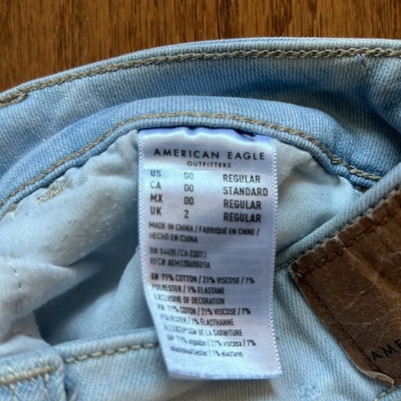 AMERICAN EAGLE NEXT LEVEL STRETCH DISTRESSED ROW HEM MID RISE LIGHT BLUE SIZE 00 - Picture 6 of 6